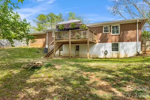 Exterior - 37 Duck Dr, Mars Hill, NC 28754 photo 5 of 6