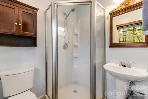 Bath - 37 Duck Dr, Mars Hill, NC 28754 photo 1 of 2