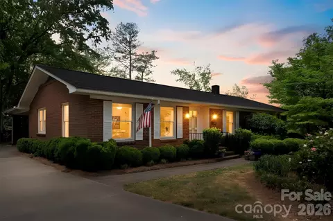 208 S Dixie St, Cherryville, NC 28021