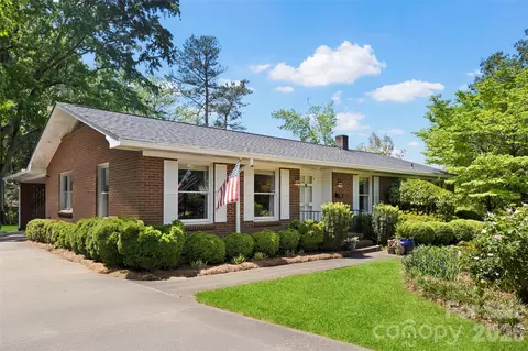 208 S Dixie St, Cherryville, NC 28021