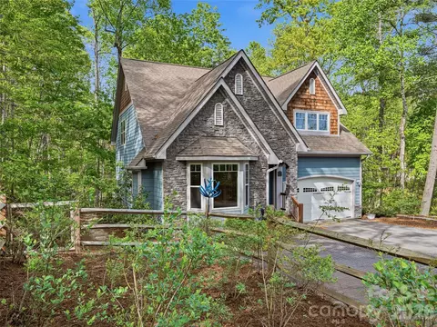 17 Bohemian Ln, Asheville, NC 28805