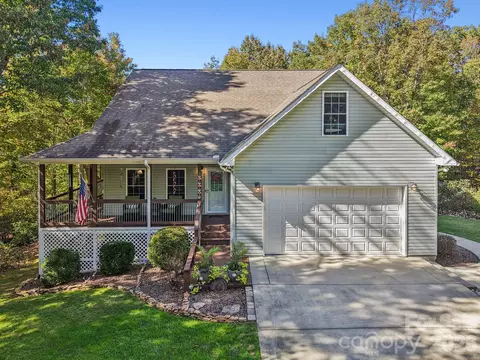 6 Wagon Trce, Flat Rock, NC 28731
