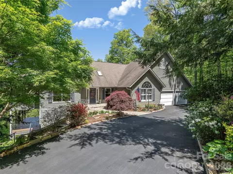 126 Stonebridge Dr, Hendersonville, NC 28739