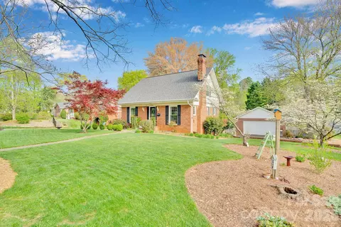 1745 Wensley Dr, Charlotte, NC 28210