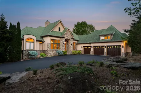 326 Summit Dr, Whittier, NC 28789