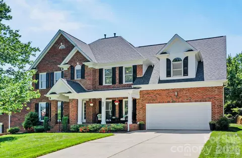 140 Foxfield Park Dr, Mooresville, NC 28115