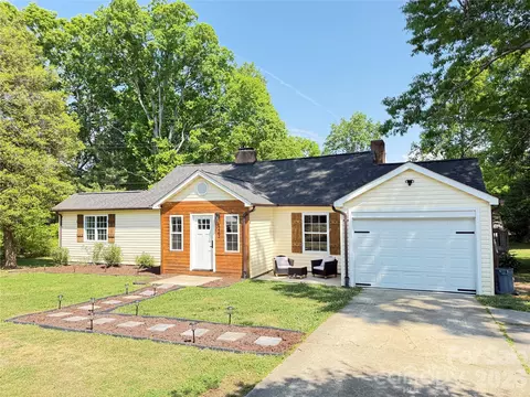 1442 Lee Pearson Rd, Lenoir, NC 28645