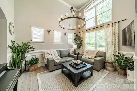 1204 Woodglen Ln, Matthews, NC 28104