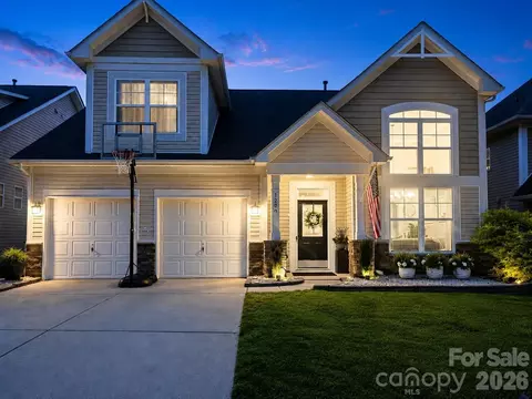 1204 Woodglen Ln, Matthews, NC 28104