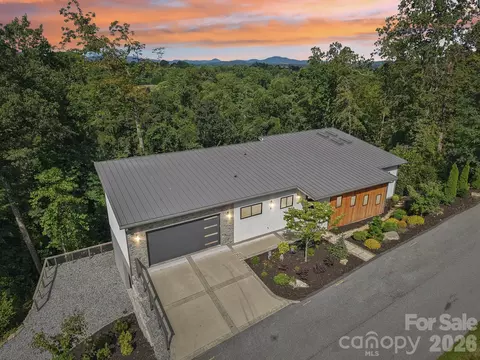55 Laurel Spring Ln, Hendersonville, NC 28739