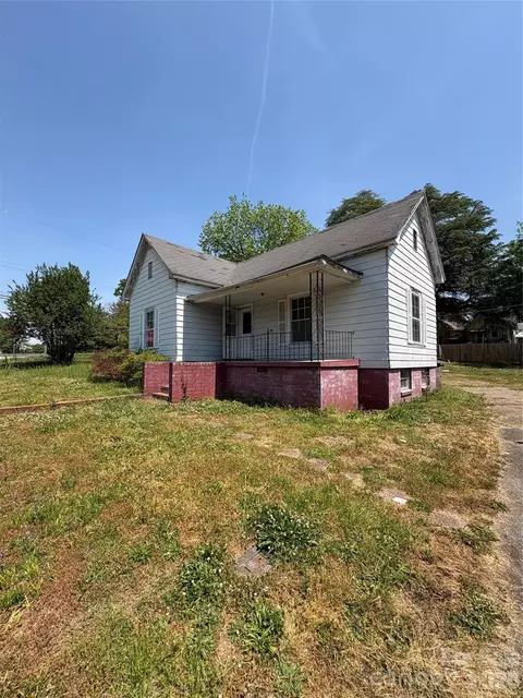 107 S Davie St, Mocksville, NC 27028