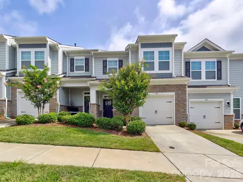 915 Emma Kate Ct, Lake Wylie, SC 29710