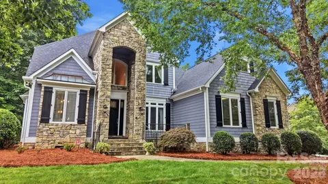 221 Whiterock Dr, Mount Holly, NC 28120
