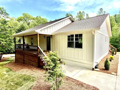 316 Big Raven Ln, Saluda, NC 28773
