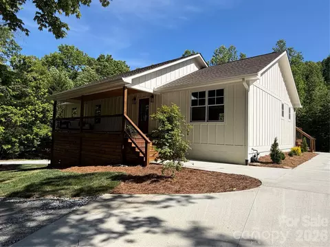316 Big Raven Ln, Saluda, NC 28773