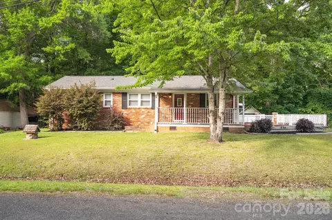 6517 Riverine Dr, Charlotte, NC 28216