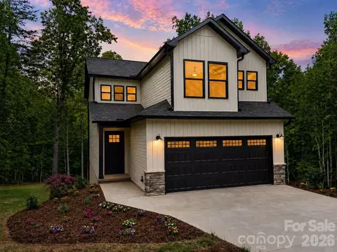 9395 W Ridge Dr, Hickory, NC 28601