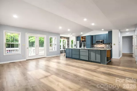 1011 Cambridge Ct, Lenoir, NC 28645