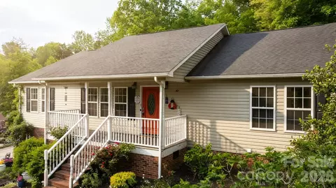 1011 Cambridge Ct, Lenoir, NC 28645
