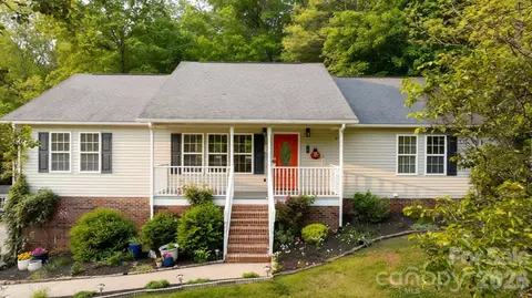 1011 Cambridge Ct, Lenoir, NC 28645
