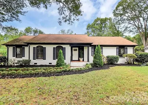 6632 Lancer Dr, Charlotte, NC 28226