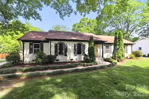 6632 Lancer Dr, Charlotte, NC 28226