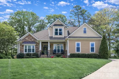 909 Argyle Ct, Statesville, NC 28677