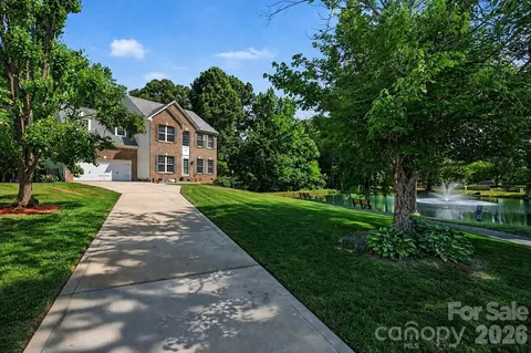 10904 Carver Pond Rd, Charlotte, NC 28269