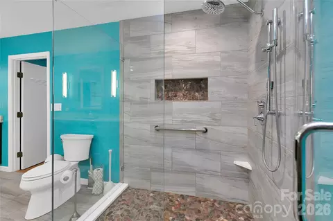 Bath - 71 Elseetos Dr, Brevard, NC 28712 photo 4 of 6