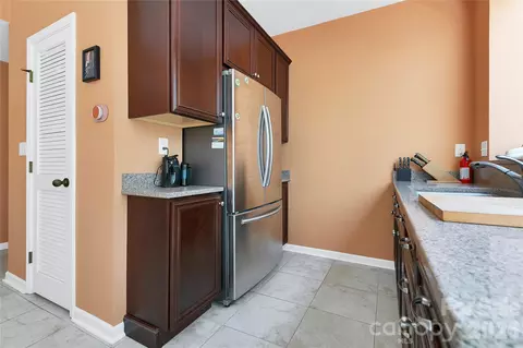 Kitchen - 71 Elseetos Dr, Brevard, NC 28712 photo 3 of 4