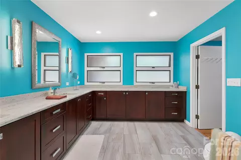 Bath - 71 Elseetos Dr, Brevard, NC 28712 photo 2 of 6