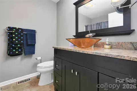 Bath - 71 Elseetos Dr, Brevard, NC 28712 photo 5 of 6