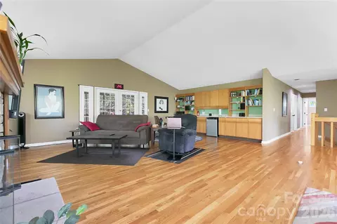Living - 71 Elseetos Dr, Brevard, NC 28712 photo 2 of 5