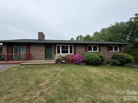 61 Overbrook Dr, Saluda, NC 28773