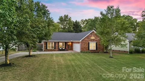 13809 Loch Loyal Dr, Charlotte, NC 28273