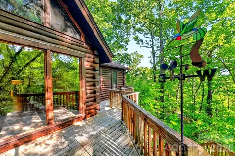 221 Hammer Hollow Dr, Marion, NC 28752