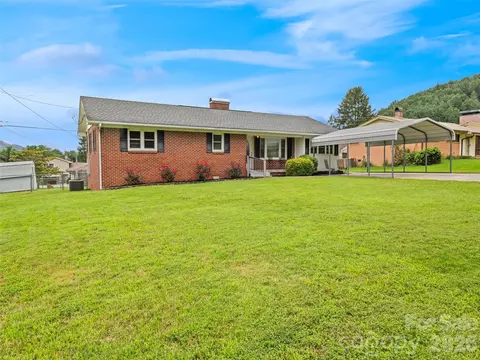 241 Grandview Cir, Waynesville, NC 28786