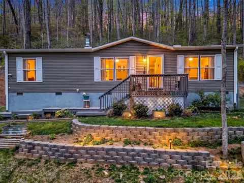 424 Arrington Acres Dr, Waynesville, NC 28786