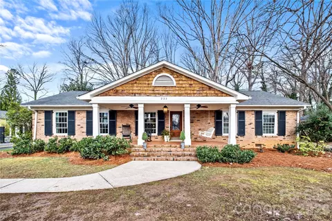 233 Chiswick Rd, Charlotte, NC 28211