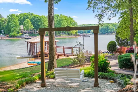 450 Greenbay Rd, Mooresville, NC 28117