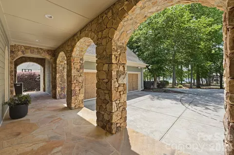 Exterior - 3900 Channel Pointe Ln, Denver, NC 28037 photo 11 of 12
