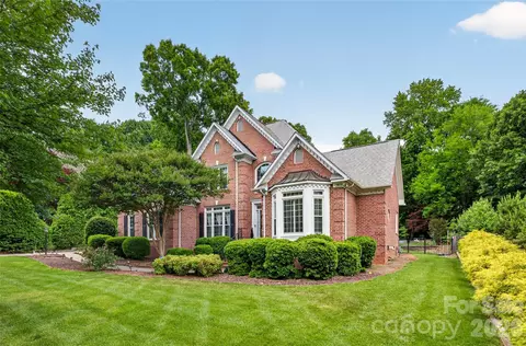 3100 Lakewood Edge Dr, Charlotte, NC 28269