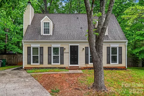 8800 Royal Scot Ln, Charlotte, NC 28227