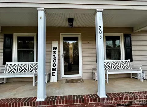 205 Linville Ct, Bessemer City, NC 28016