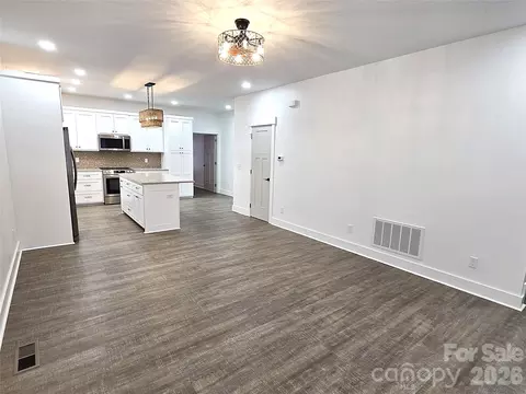 Living - 768 8th Ne St NE, Hickory, NC 28601 photo 2 of 2