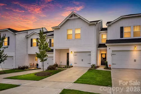 1021 Plumcrest Dr, Charlotte, NC 28216