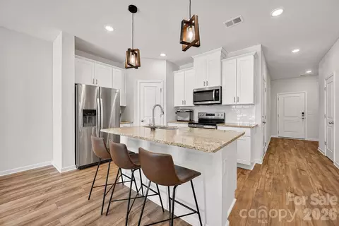 1021 Plumcrest Dr, Charlotte, NC 28216