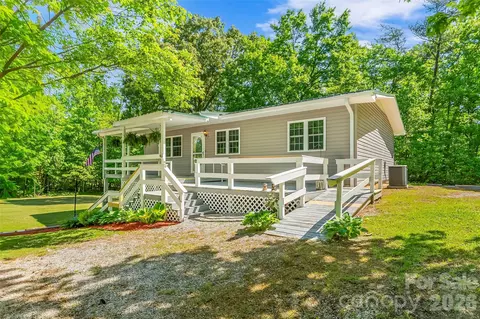 106 Silverstone Dr, Marion, NC 28752