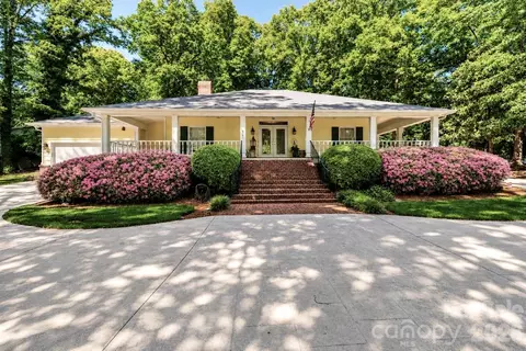 361 Gleneagles W Rd W, Statesville, NC 28625