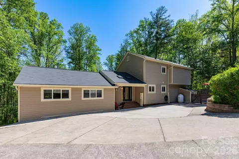 33 Lovers Loop Rd, Asheville, NC 28803